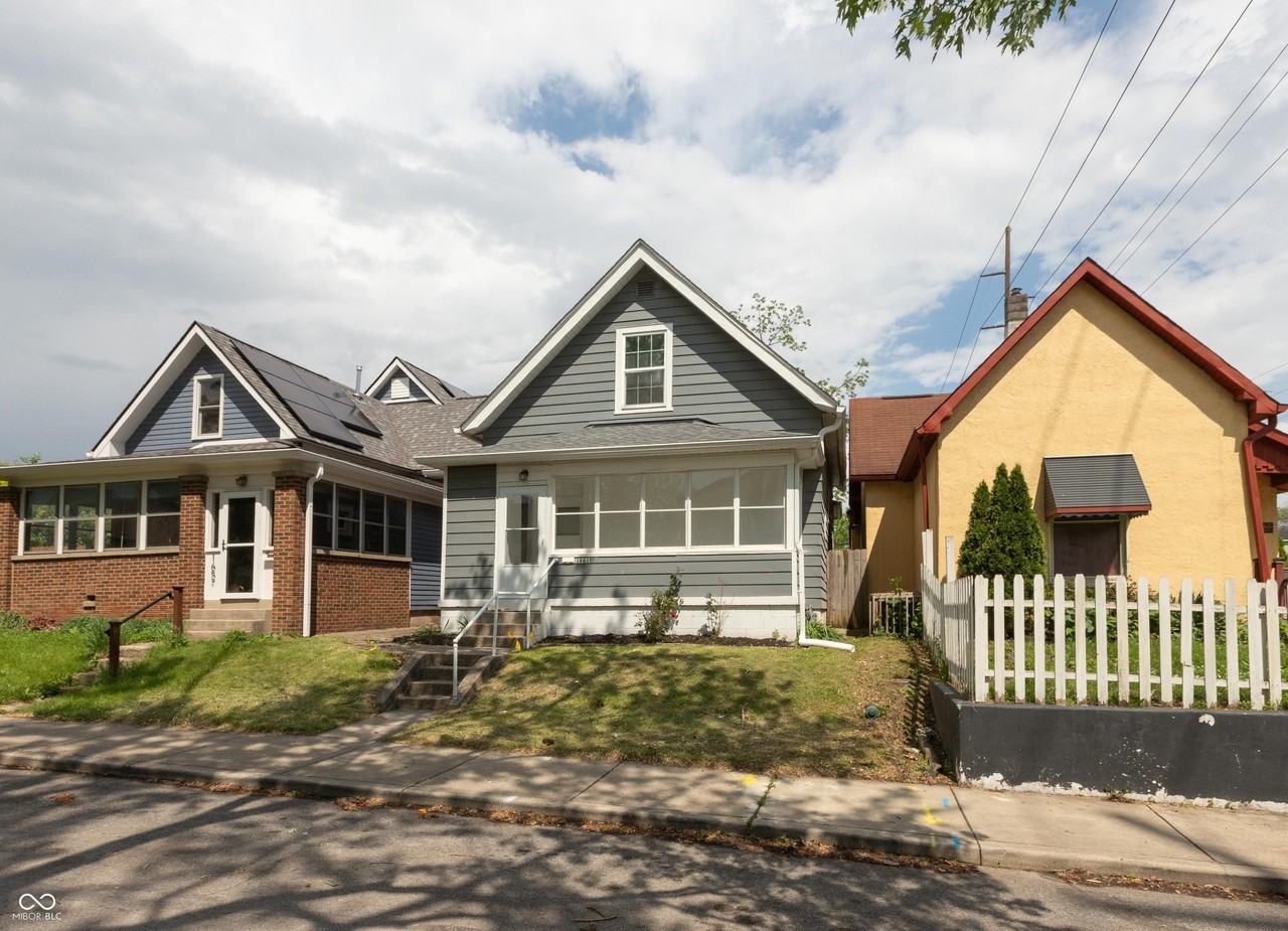 1661 S Talbott St - Photo 2 of 26