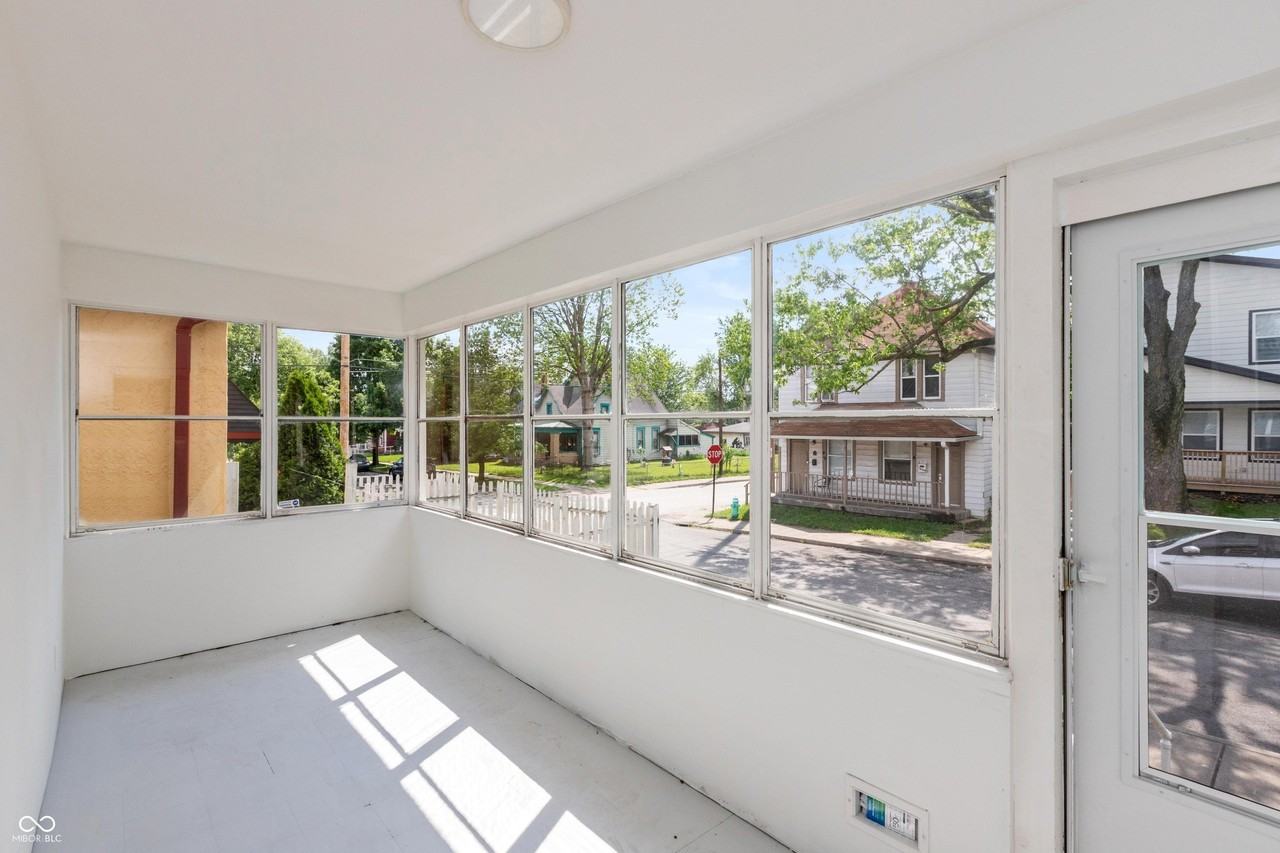 1661 S Talbott St - Photo 3 of 26