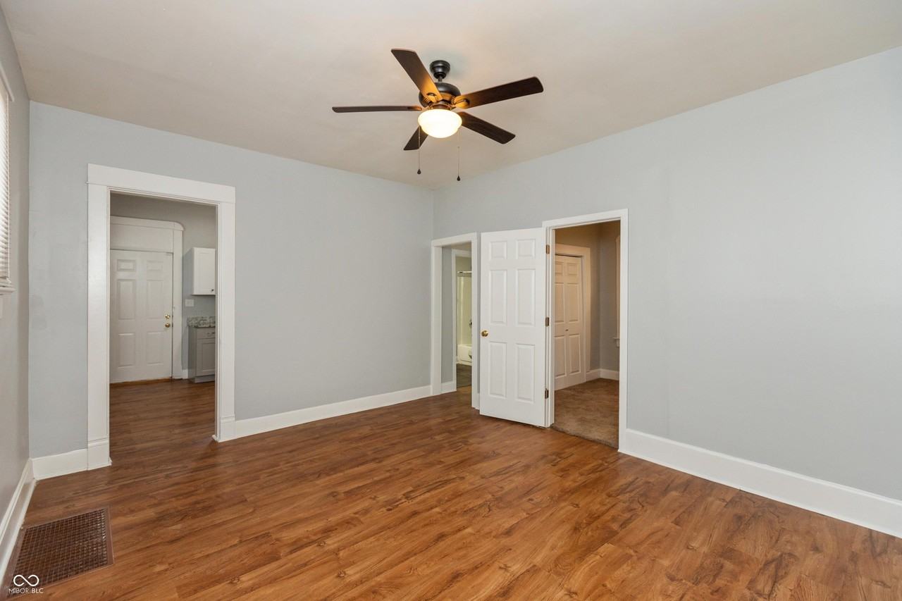 1661 S Talbott St - Photo 5 of 26