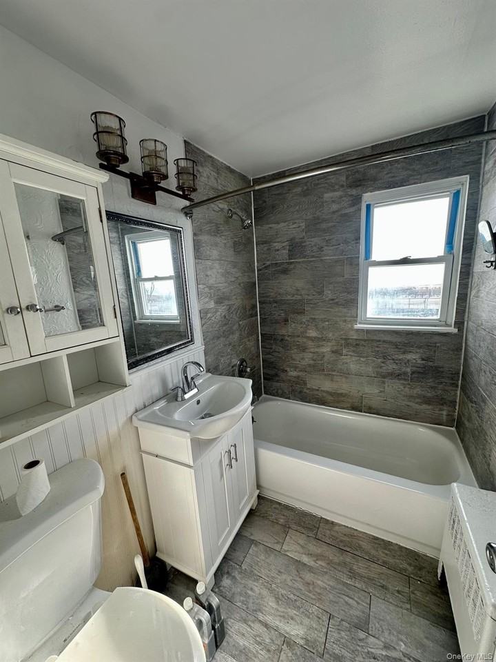 658 W Broadway - Photo 5 of 9