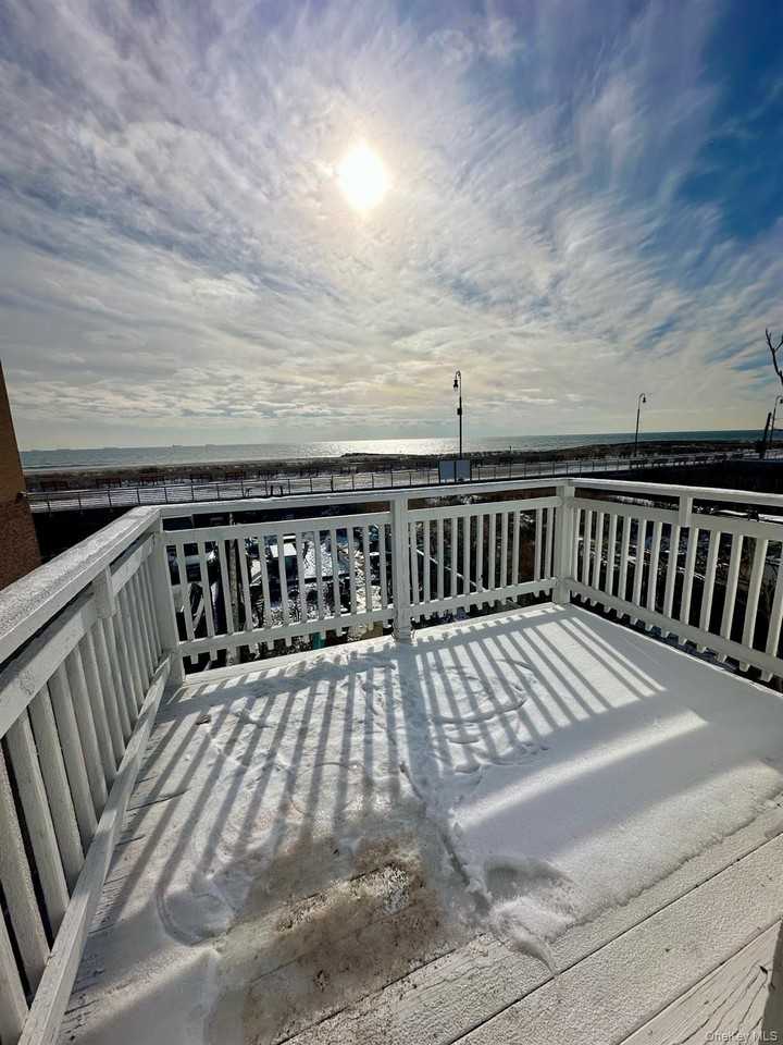 658 W Broadway - Photo 7 of 9