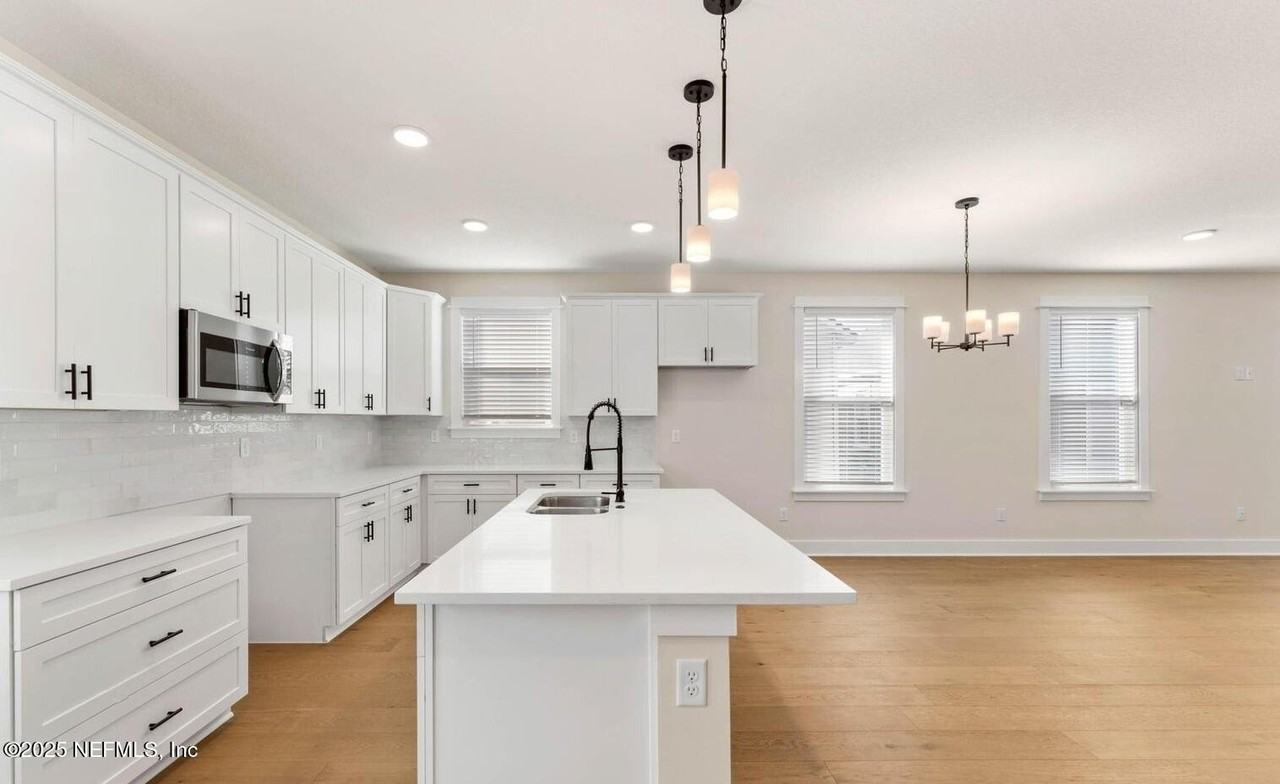 32 E 10th St - Photo 5 of 24