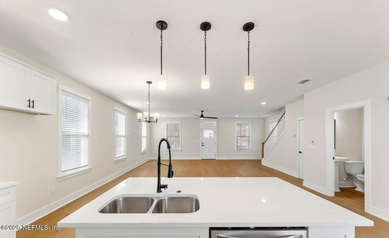 32 E 10th St - Photo 6 of 24