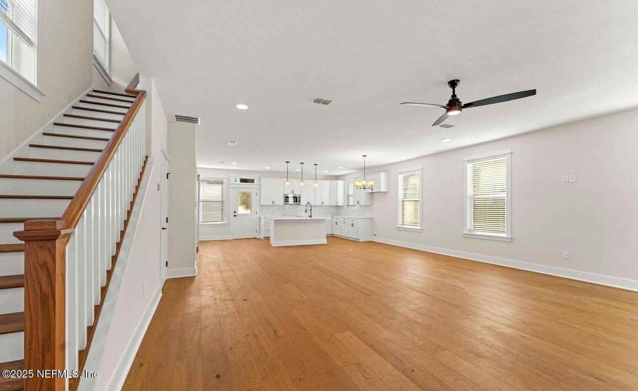 32 E 10th St - Photo 7 of 24