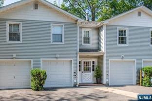 46 Crestwood Mews - Photo 1 of 1
