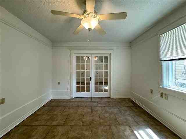 1838 Moss St - Photo 5 of 17