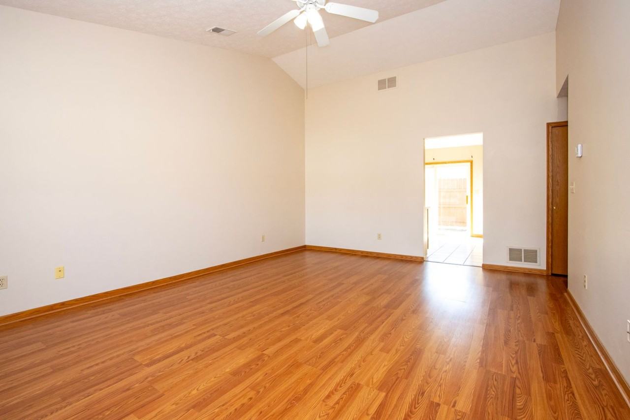 1092 Mindy Ln - Photo 2 of 16