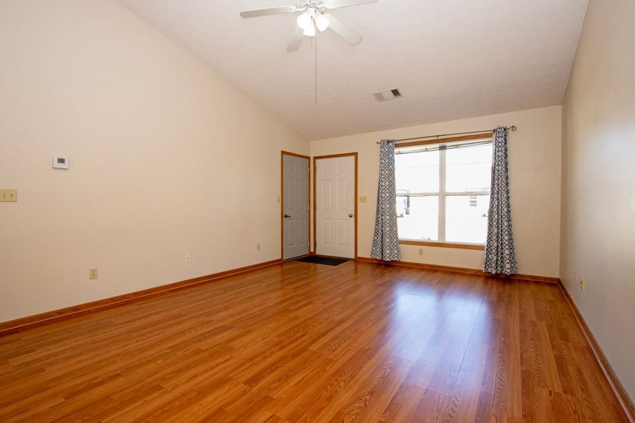 1092 Mindy Ln - Photo 3 of 16