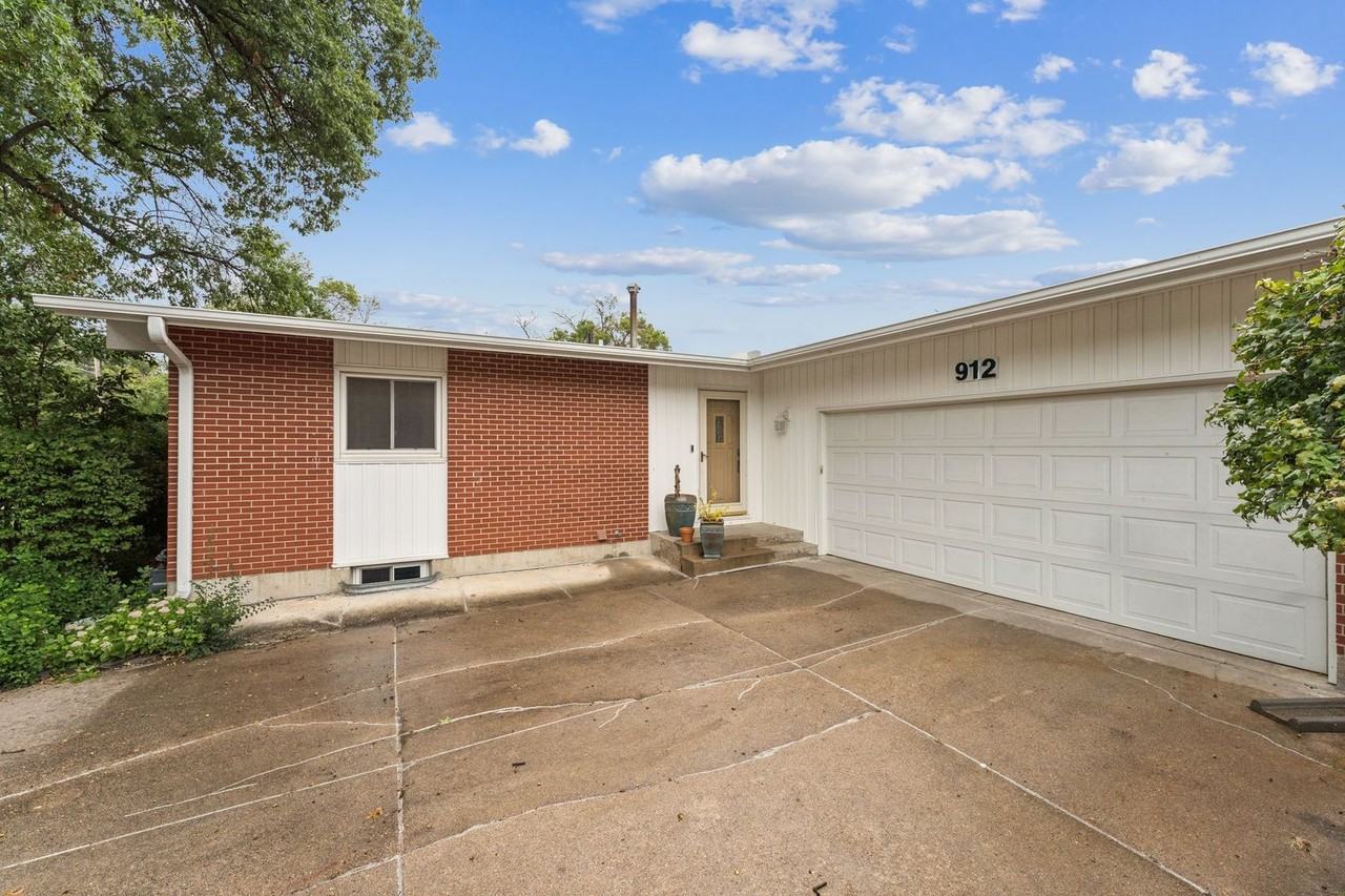 912 N 45th St - Photo 2 of 24