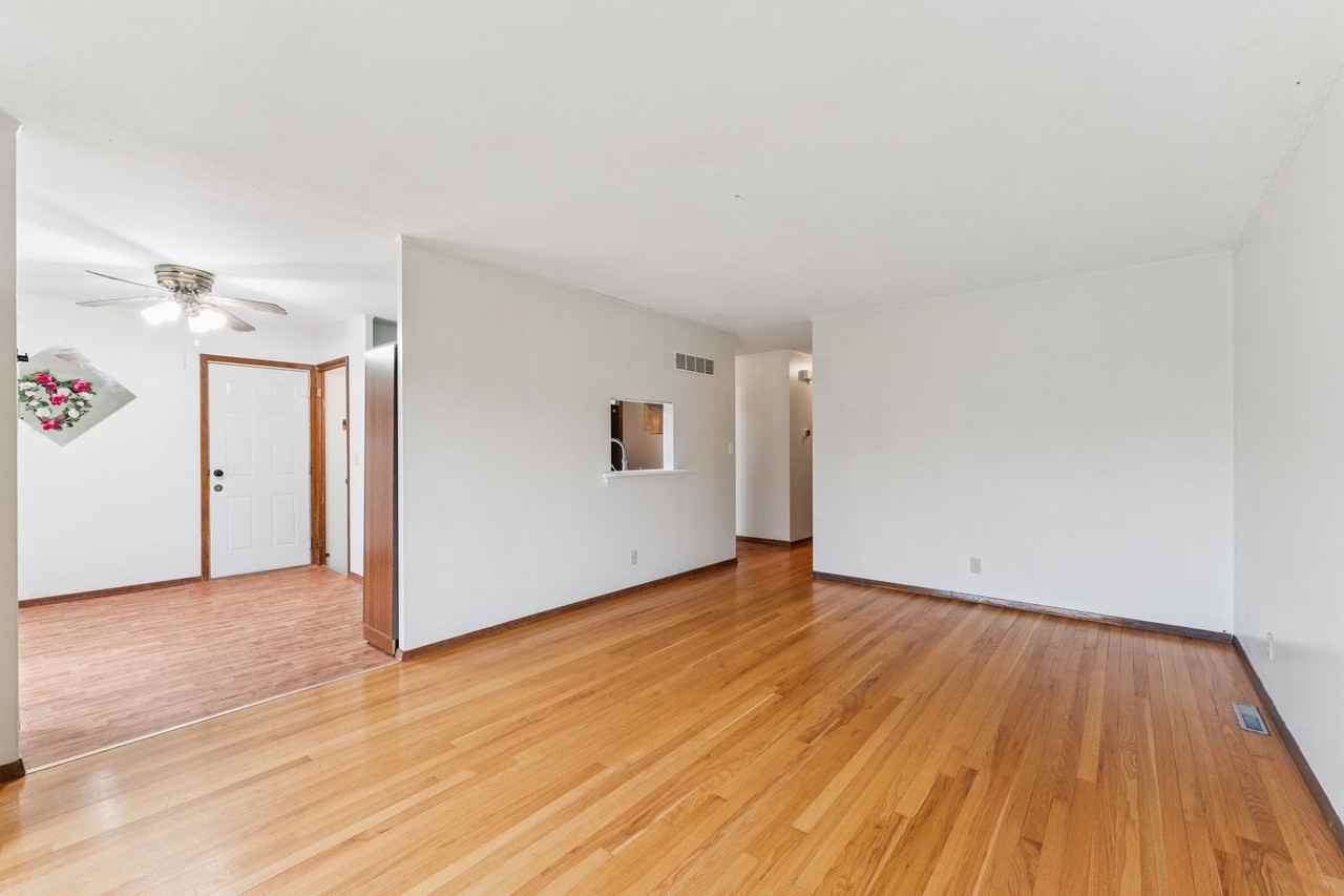 912 N 45th St - Photo 3 of 24