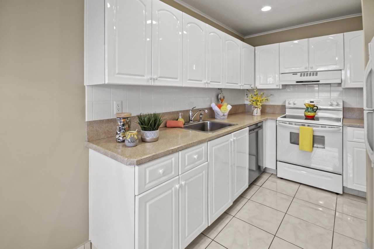 1421 NW 20th 204 Avenue #204 - Photo 3 of 22