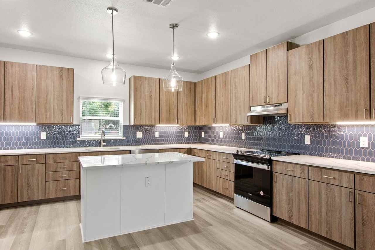 2702 Lubbock Ave - Photo 7 of 21