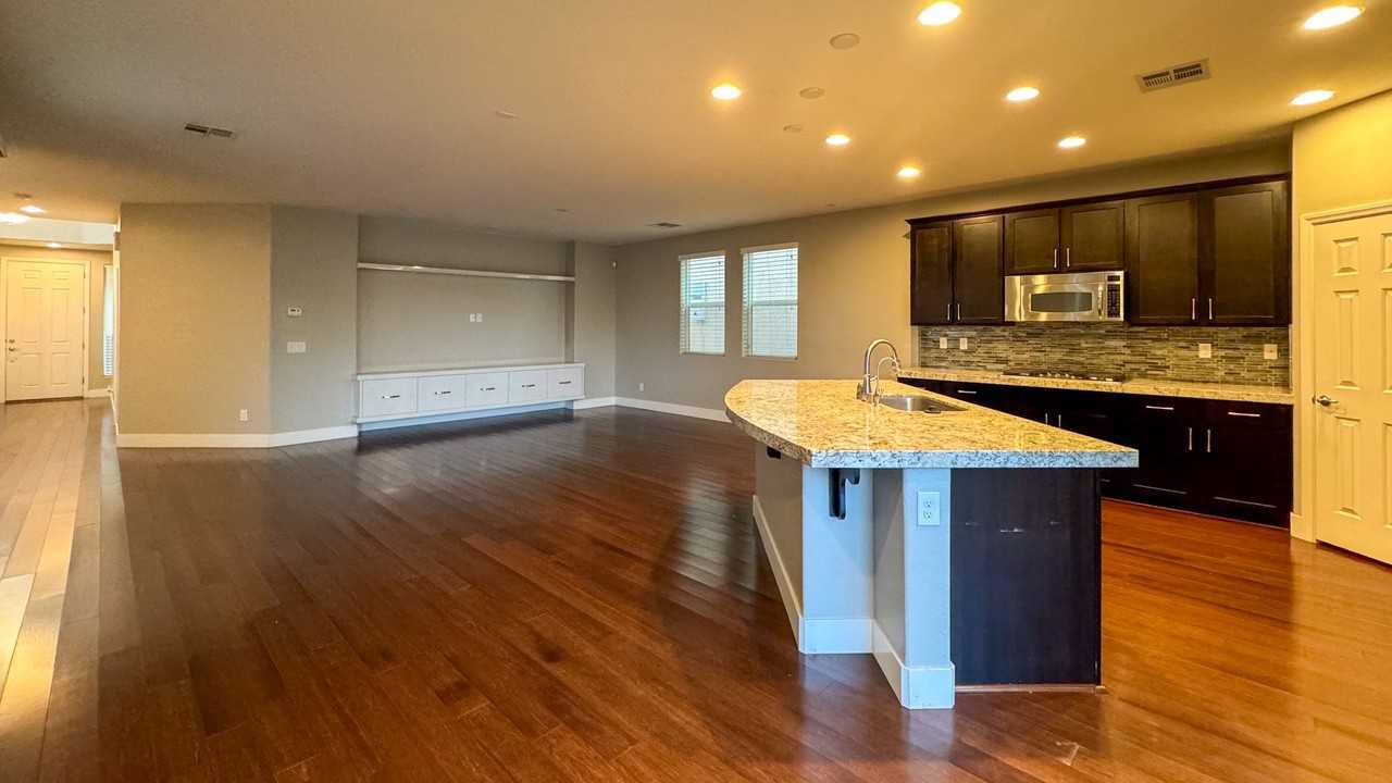 10086 Mallee Point St - Photo 3 of 46