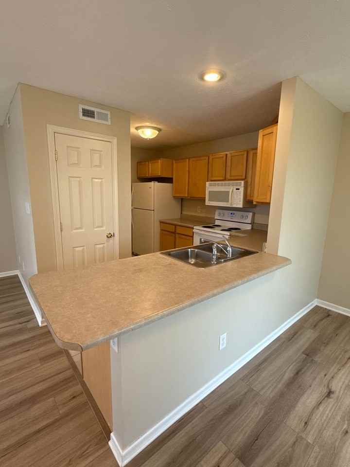 2616 E Oaklawn Ct - Photo 2 of 13