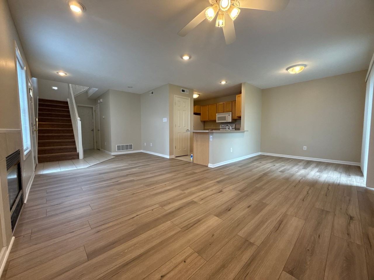 2616 E Oaklawn Ct - Photo 3 of 13