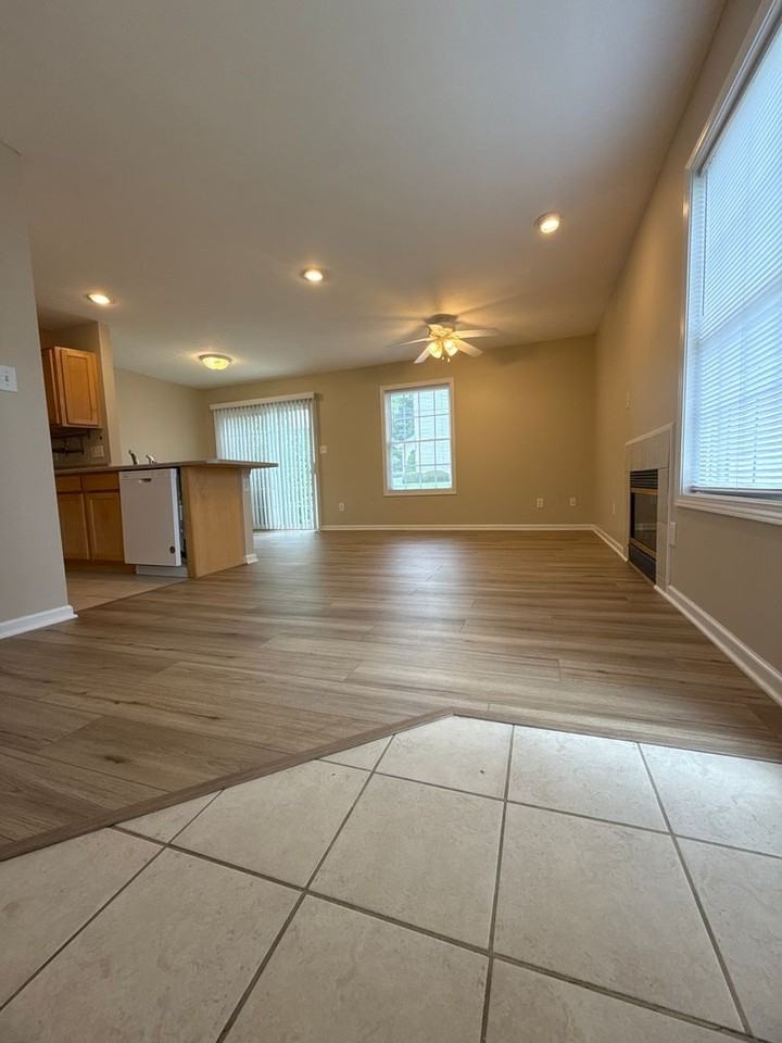 2616 E Oaklawn Ct - Photo 4 of 13