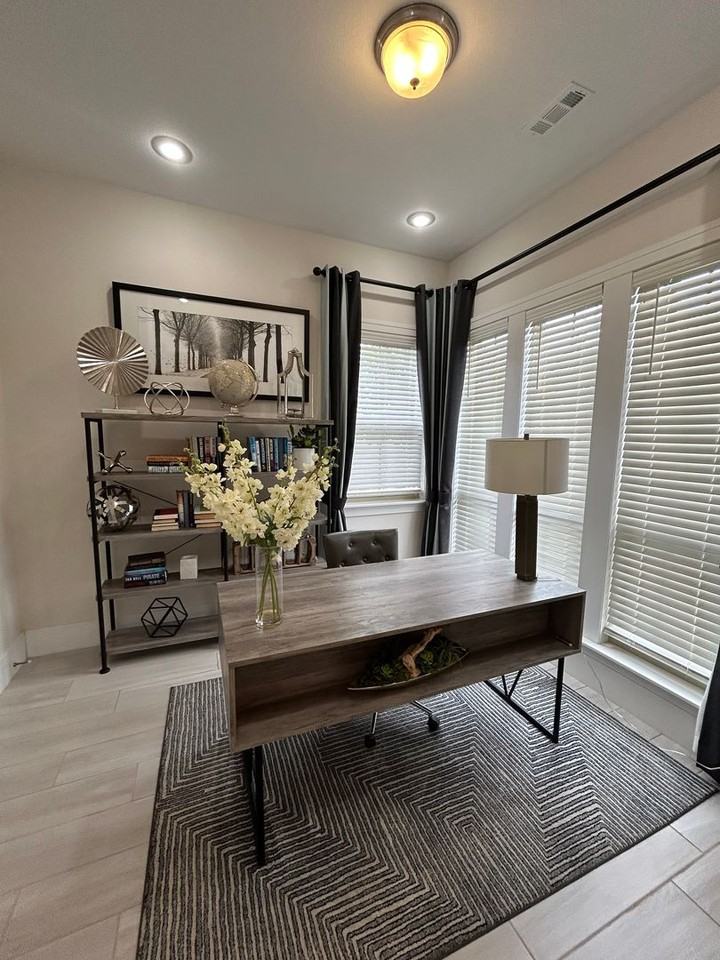 606 Mill Pond Way - Photo 3 of 34