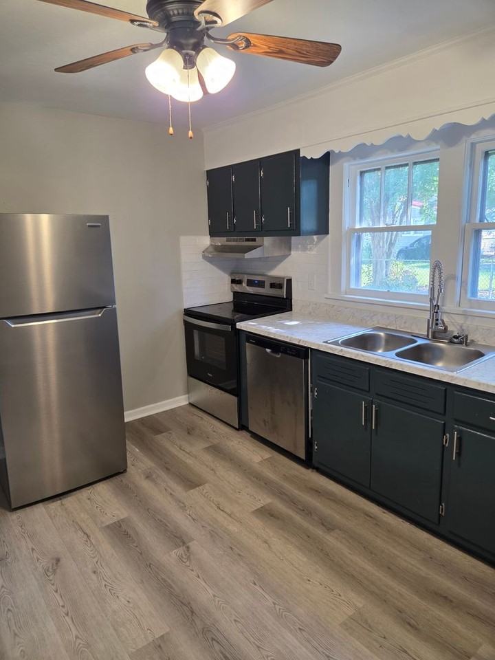 1546 1/2 Fuller St - Photo 2 of 23