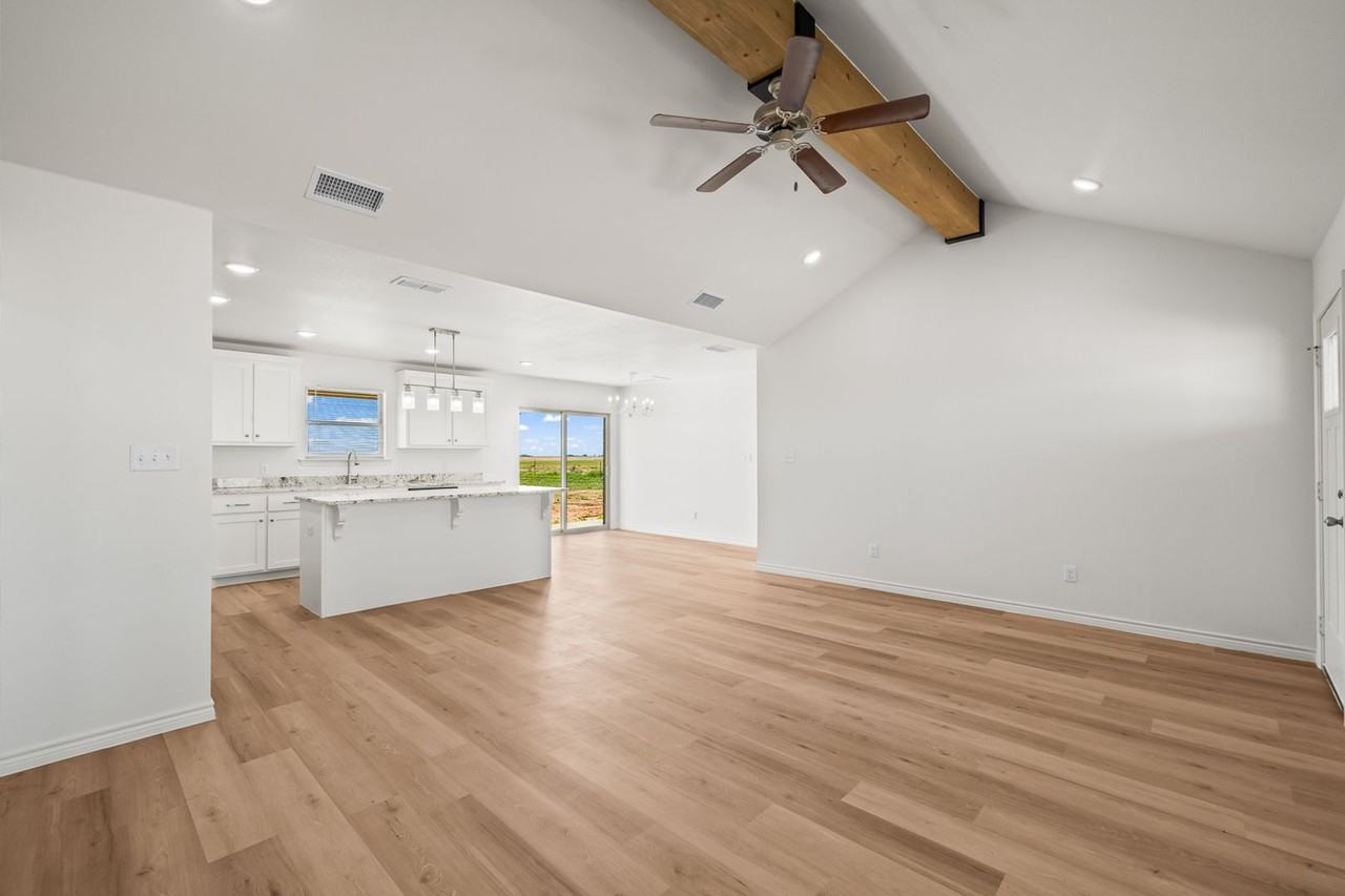 9306 E Fm 597 - Photo 2 of 36