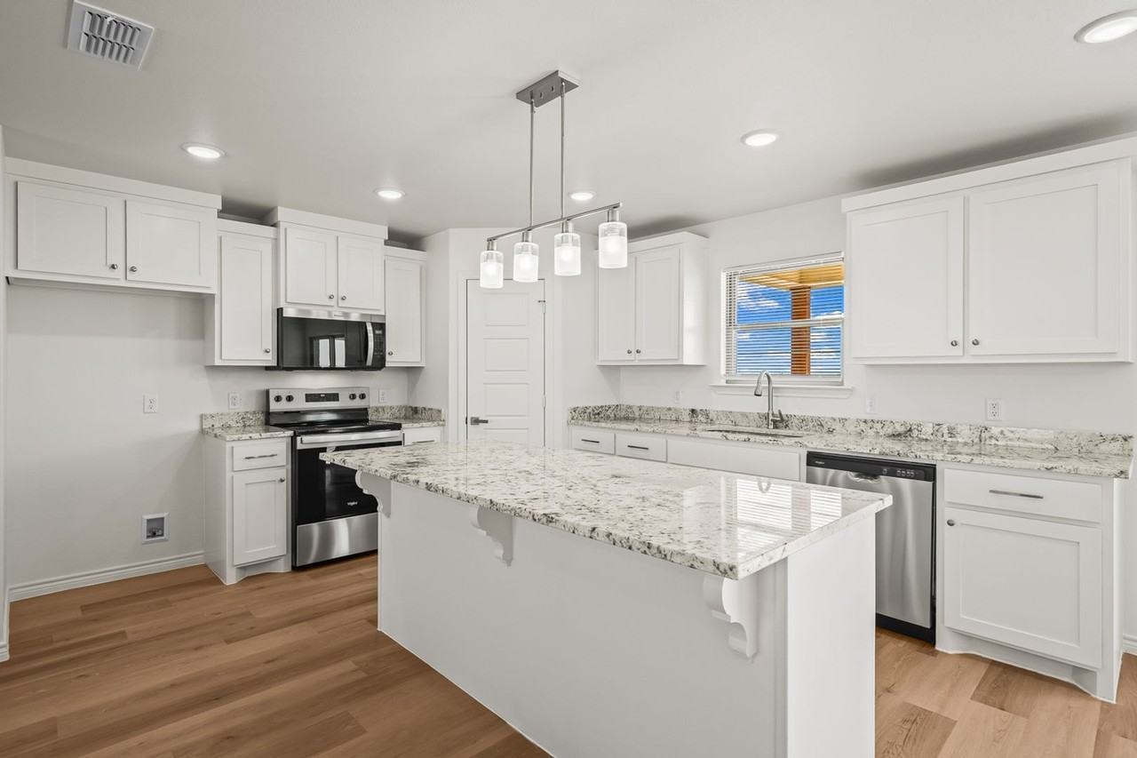 9306 E Fm 597 - Photo 5 of 36