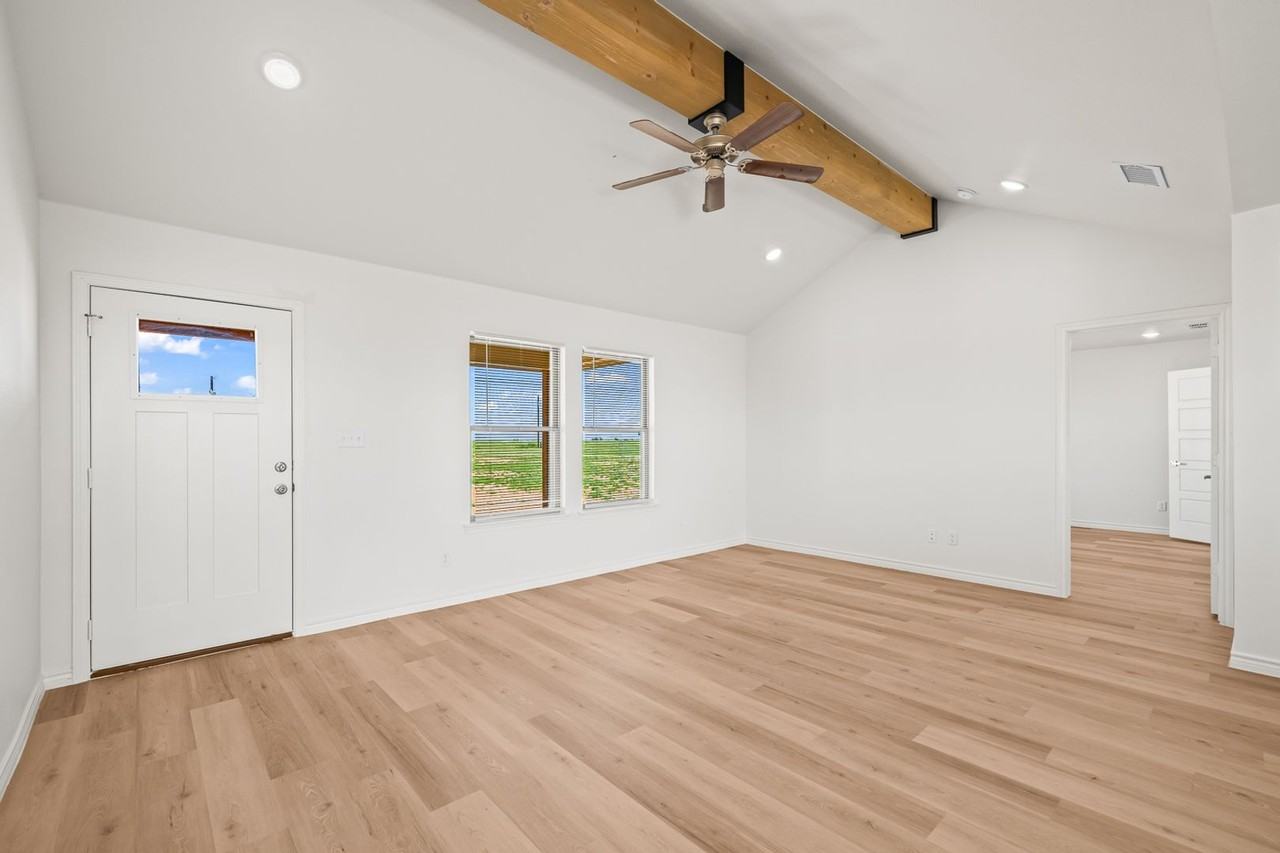 9306 E Fm 597 - Photo 6 of 36