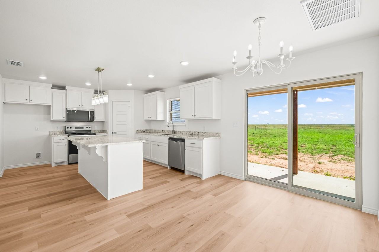 9306 E Fm 597 - Photo 7 of 36