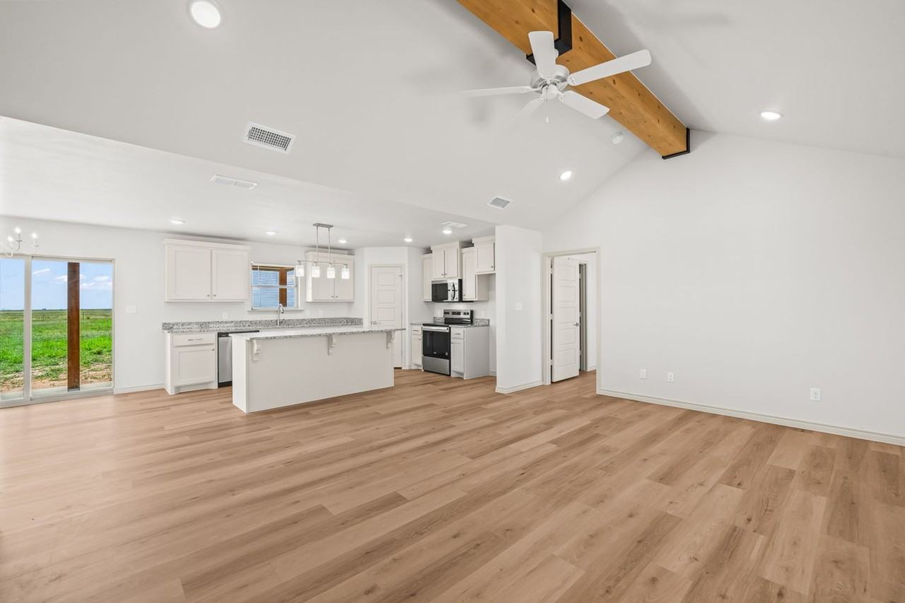 9308 E Fm 597 - Photo 2 of 36