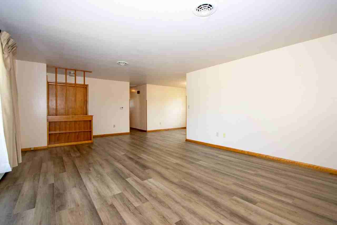 245 E Moreland Rd - Photo 3 of 27