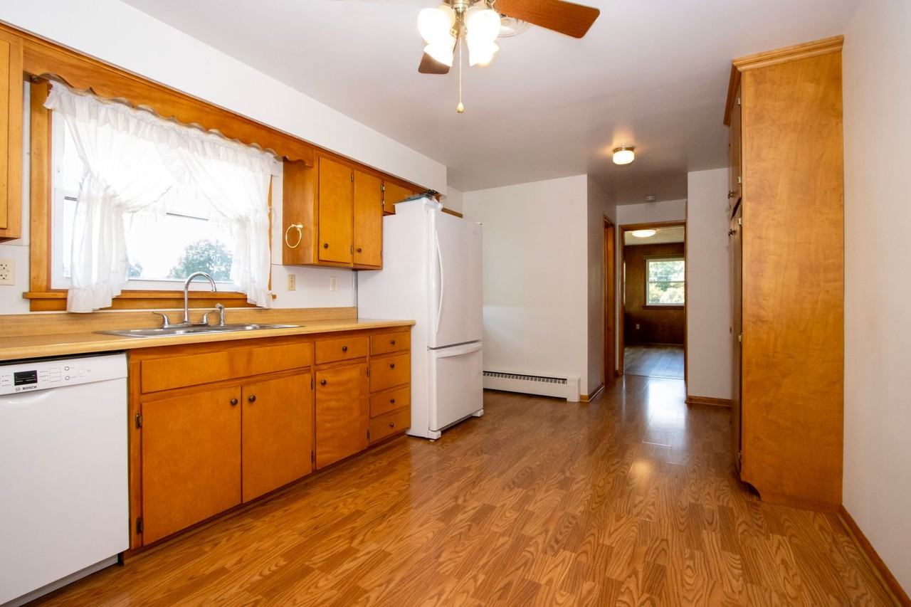 245 E Moreland Rd - Photo 5 of 27