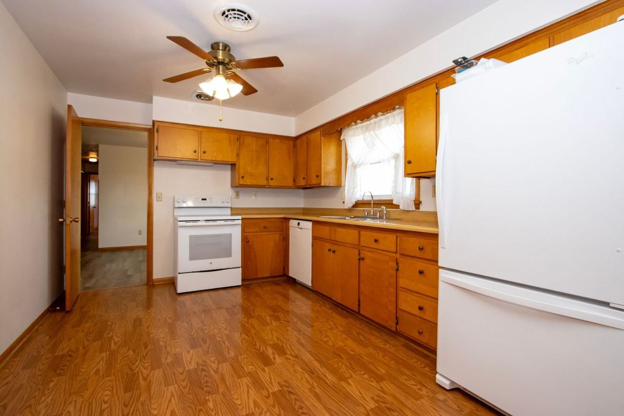 245 E Moreland Rd - Photo 6 of 27