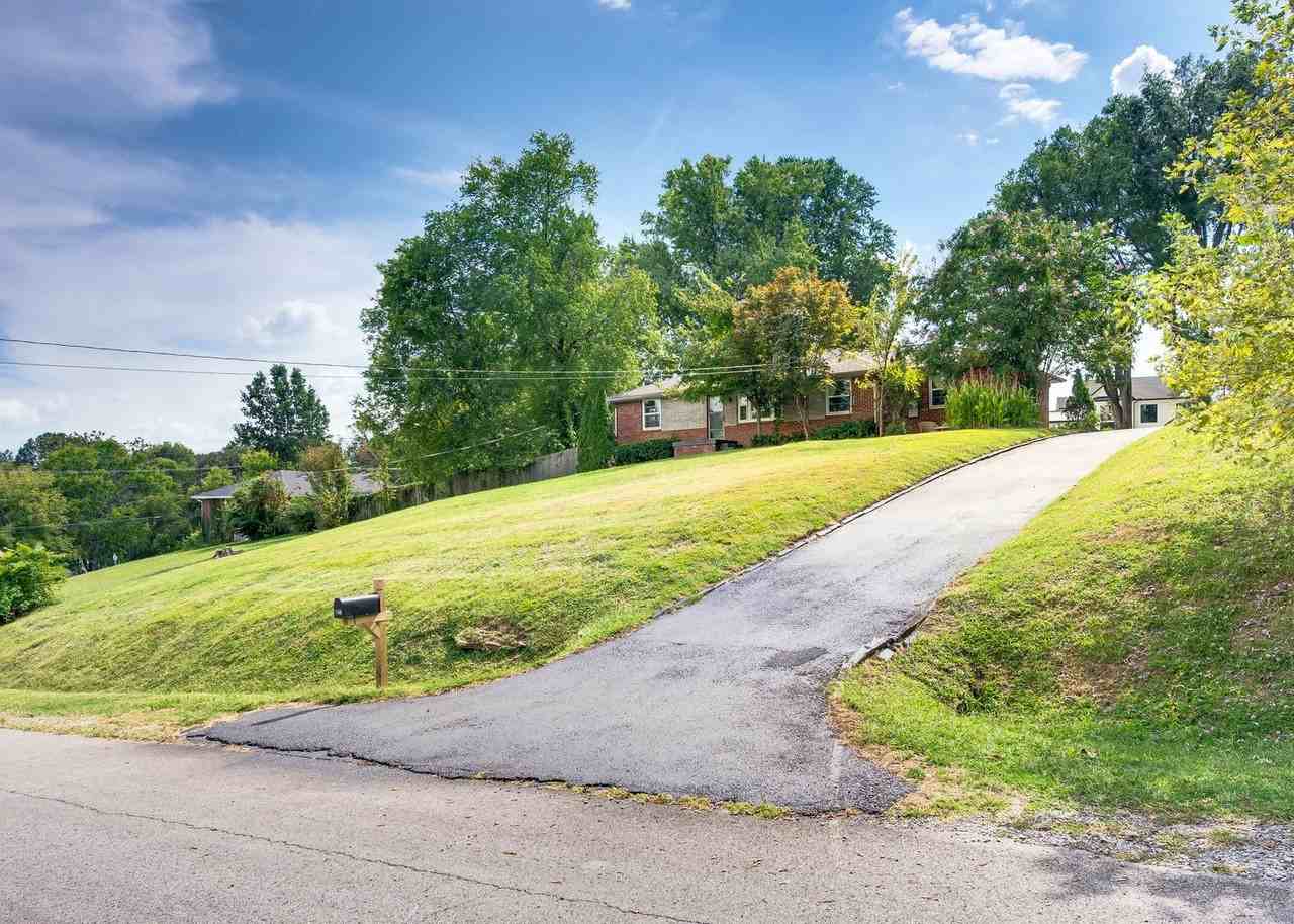 4809 Lynn Dr - Photo 2 of 41