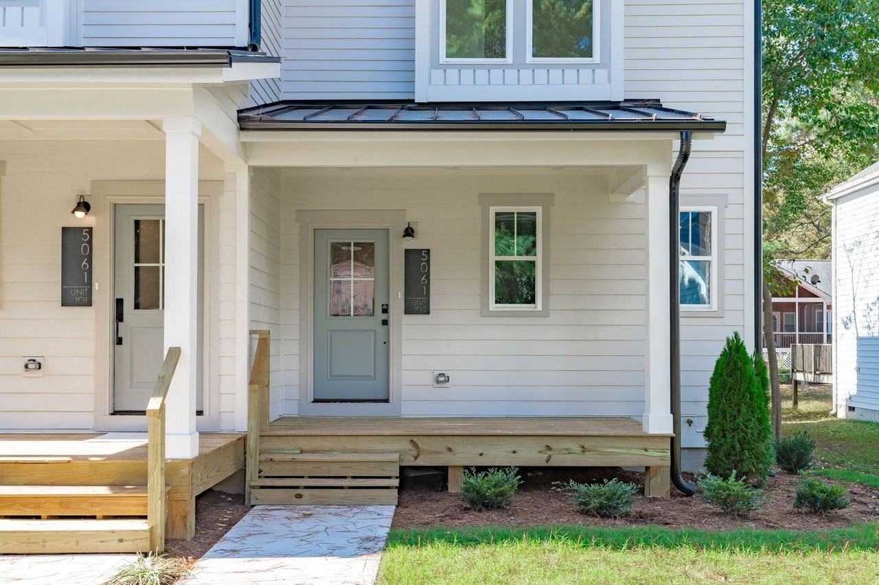 5061 Lundy Dr - Photo 3 of 41