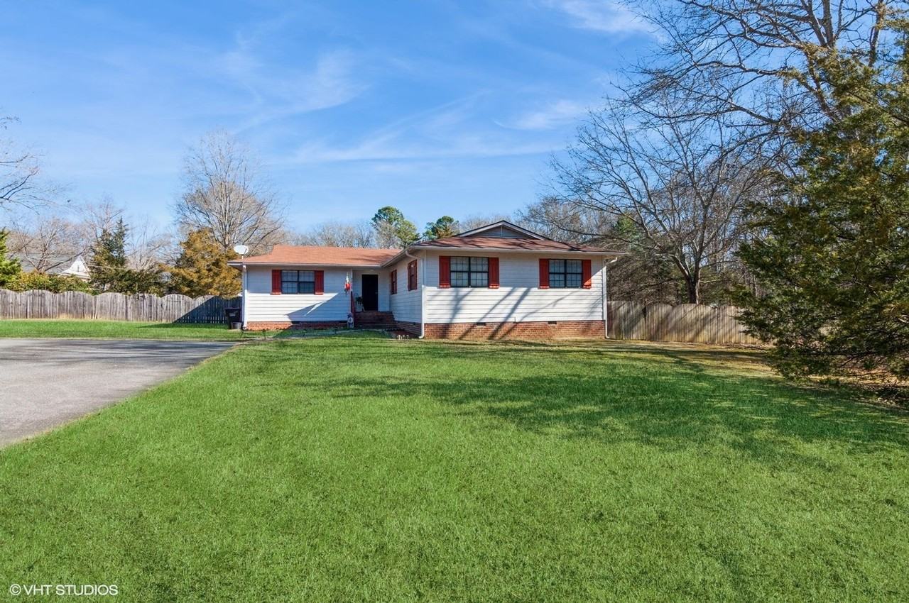 9938 Sandra Ln - Photo 3 of 36