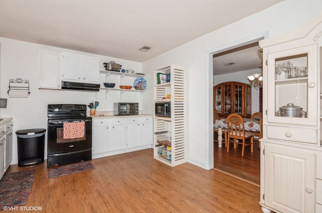 9938 Sandra Ln - Photo 5 of 36