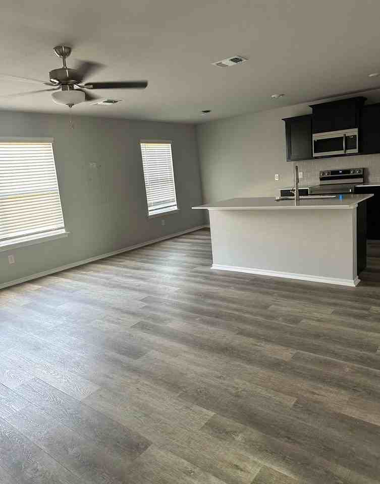 230 Sw 34th St #613 - Photo 2 of 7