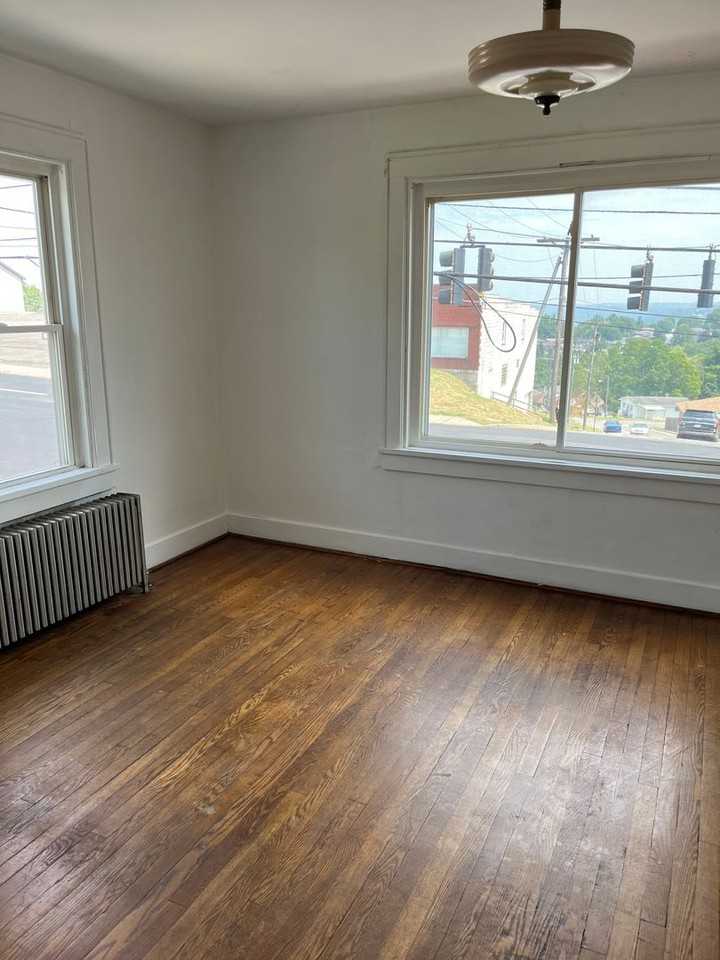 2528 Sunset Blvd - Photo 4 of 10