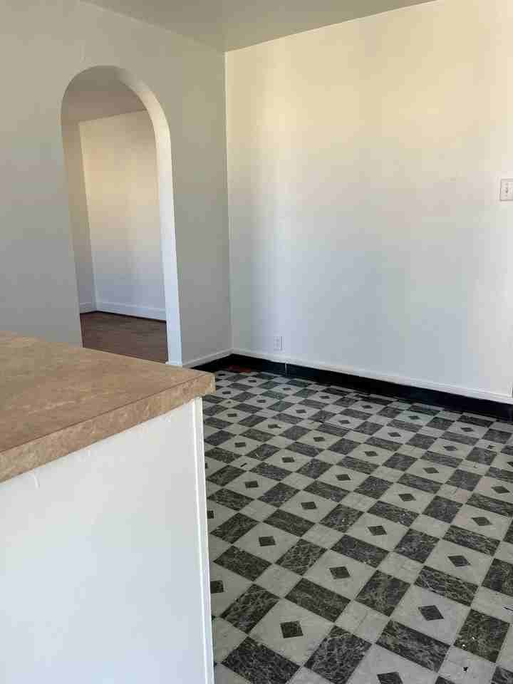 2528 Sunset Blvd - Photo 7 of 10