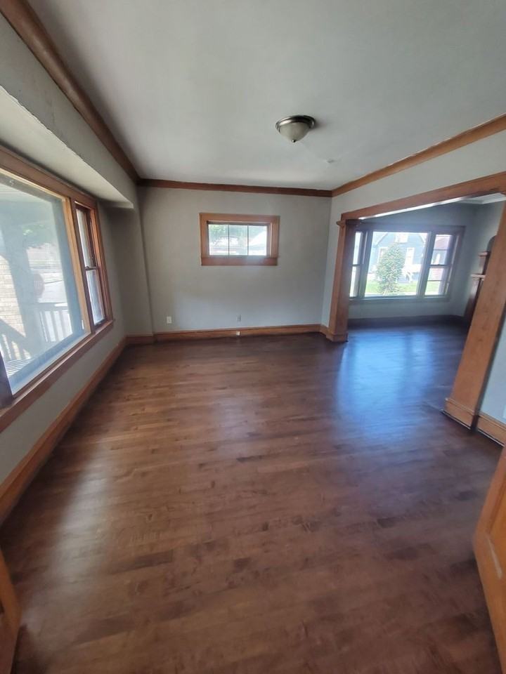 2480 W Keefe Ave - Photo 2 of 14