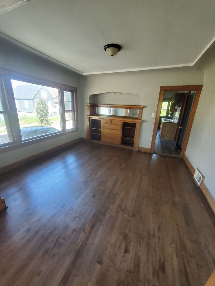 2480 W Keefe Ave - Photo 3 of 14