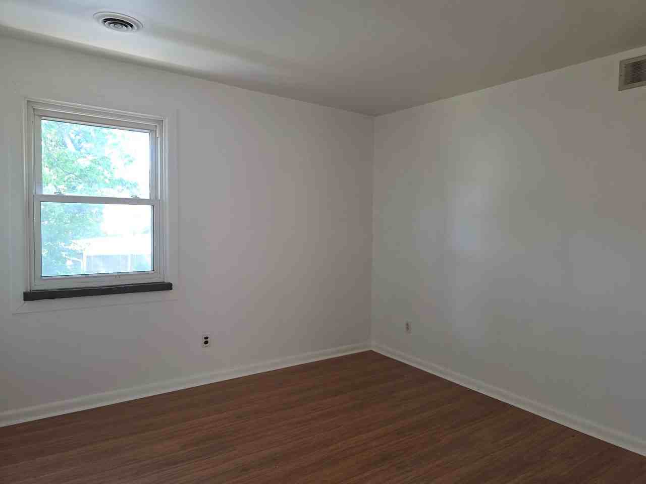 110 East 40th Street - Photo 3 of 8