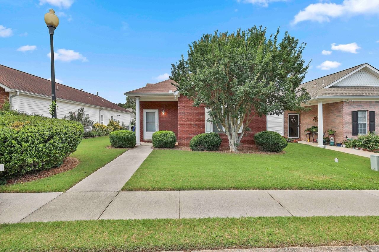 440 Autumn Glen Cir - Photo 2 of 19