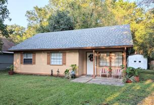 216 Maplewood Dr - Photo 1 of 1