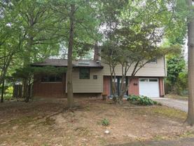 305 Radcliffe Dr - Photo 1 of 1