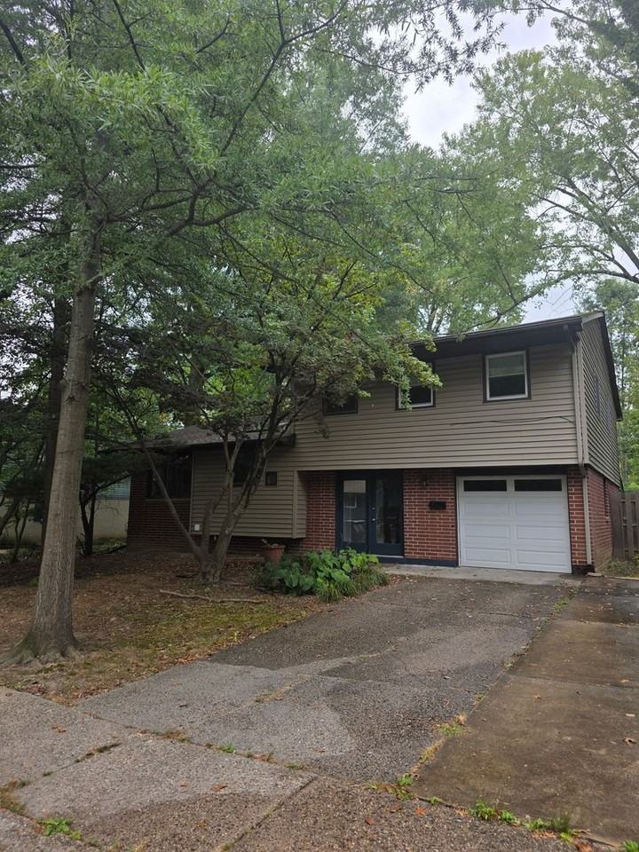 305 Radcliffe Dr - Photo 3 of 50