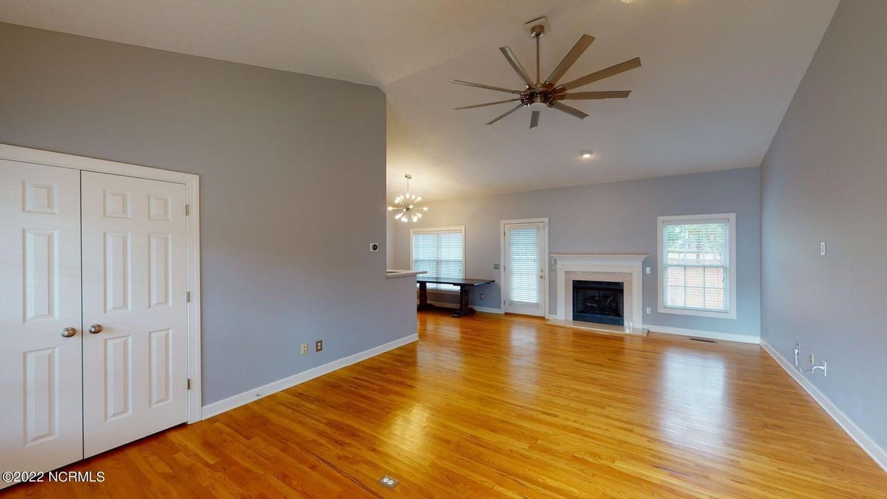 11 Lassiter Ln - Photo 7 of 19
