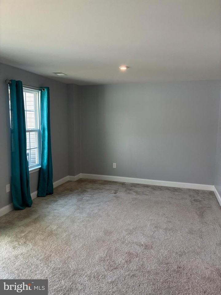 139 Meridian Ln - Photo 4 of 27