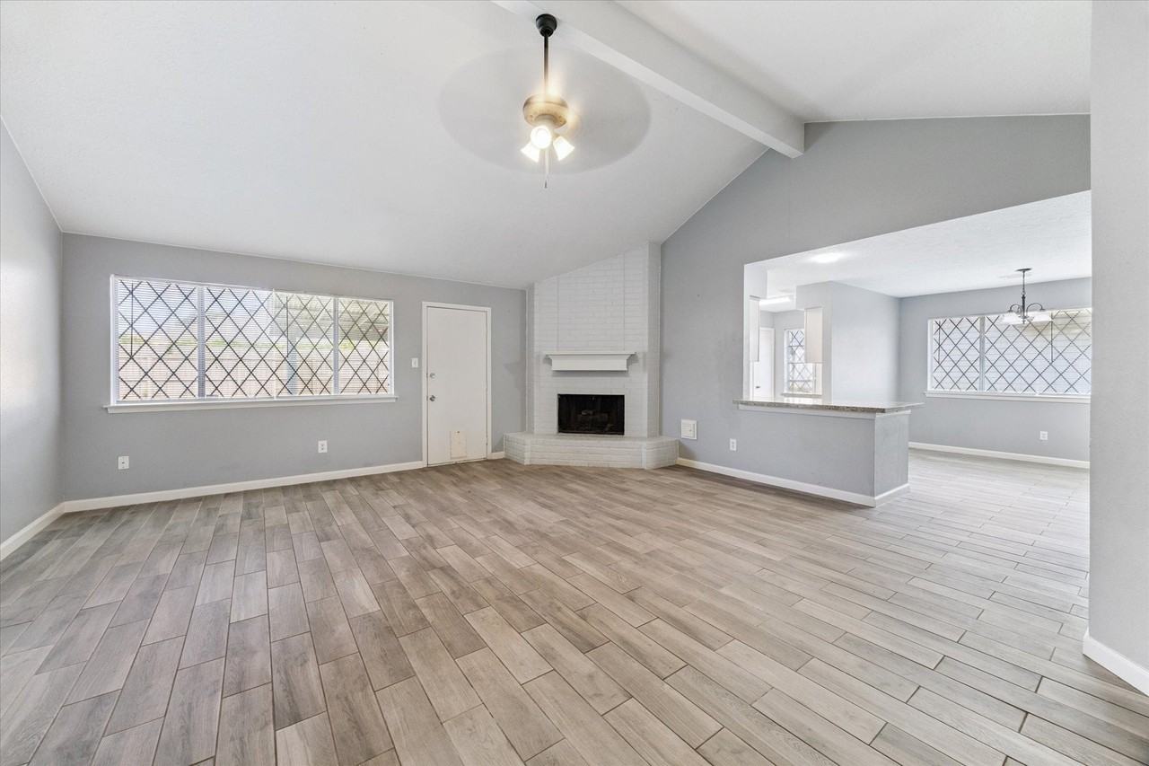 7235 Gallant Glen Ln - Photo 2 of 10