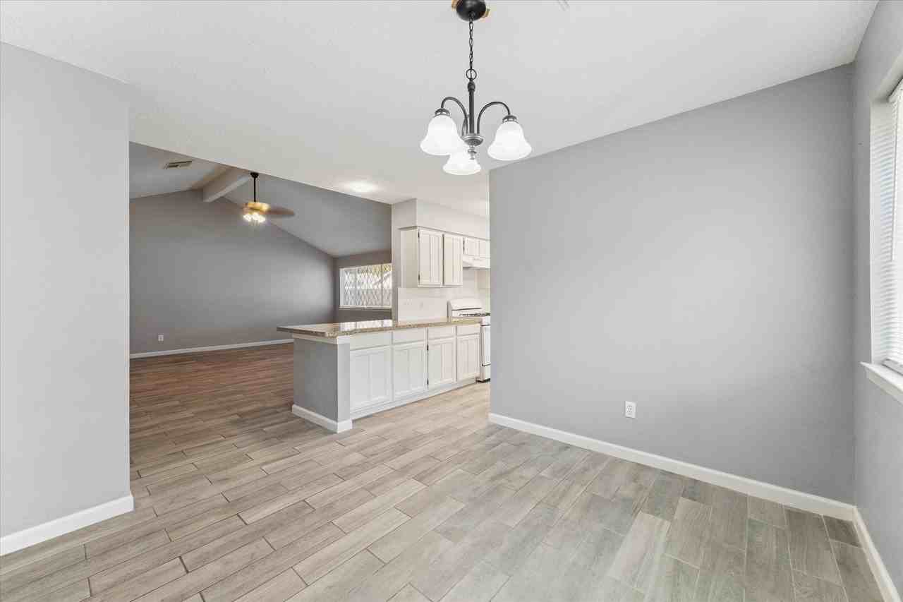 7235 Gallant Glen Ln - Photo 3 of 10