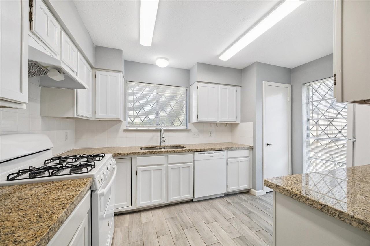 7235 Gallant Glen Ln - Photo 4 of 10