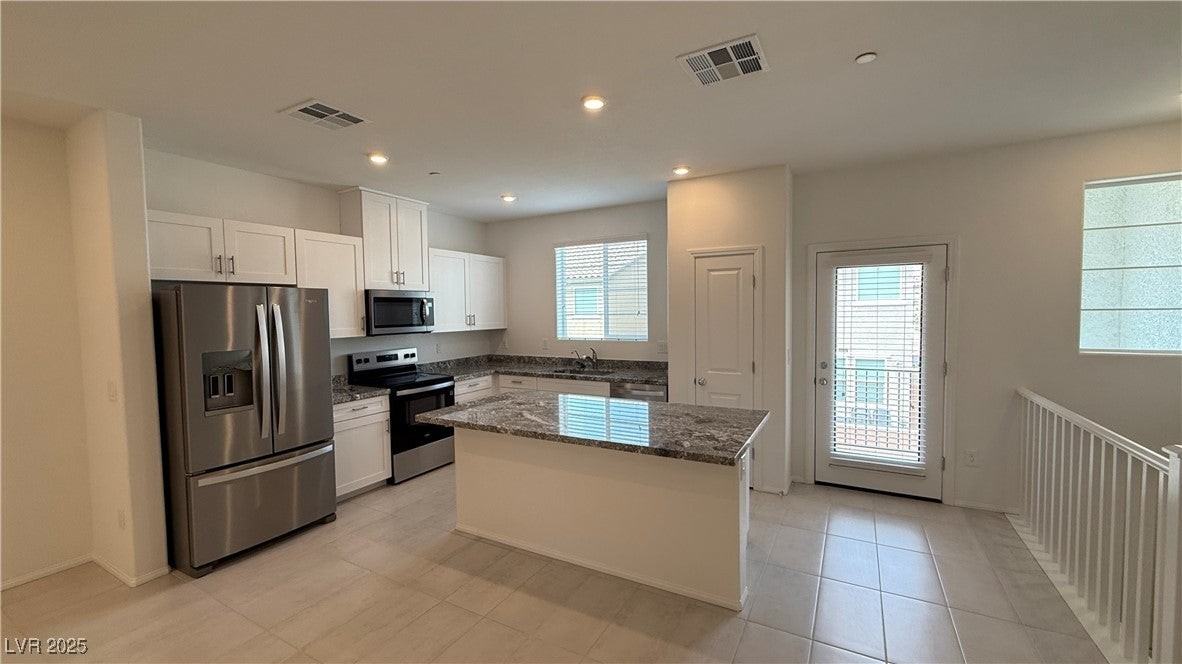 5777 Crenellated Street - Photo 6 of 29